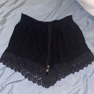 Cute black shorts!